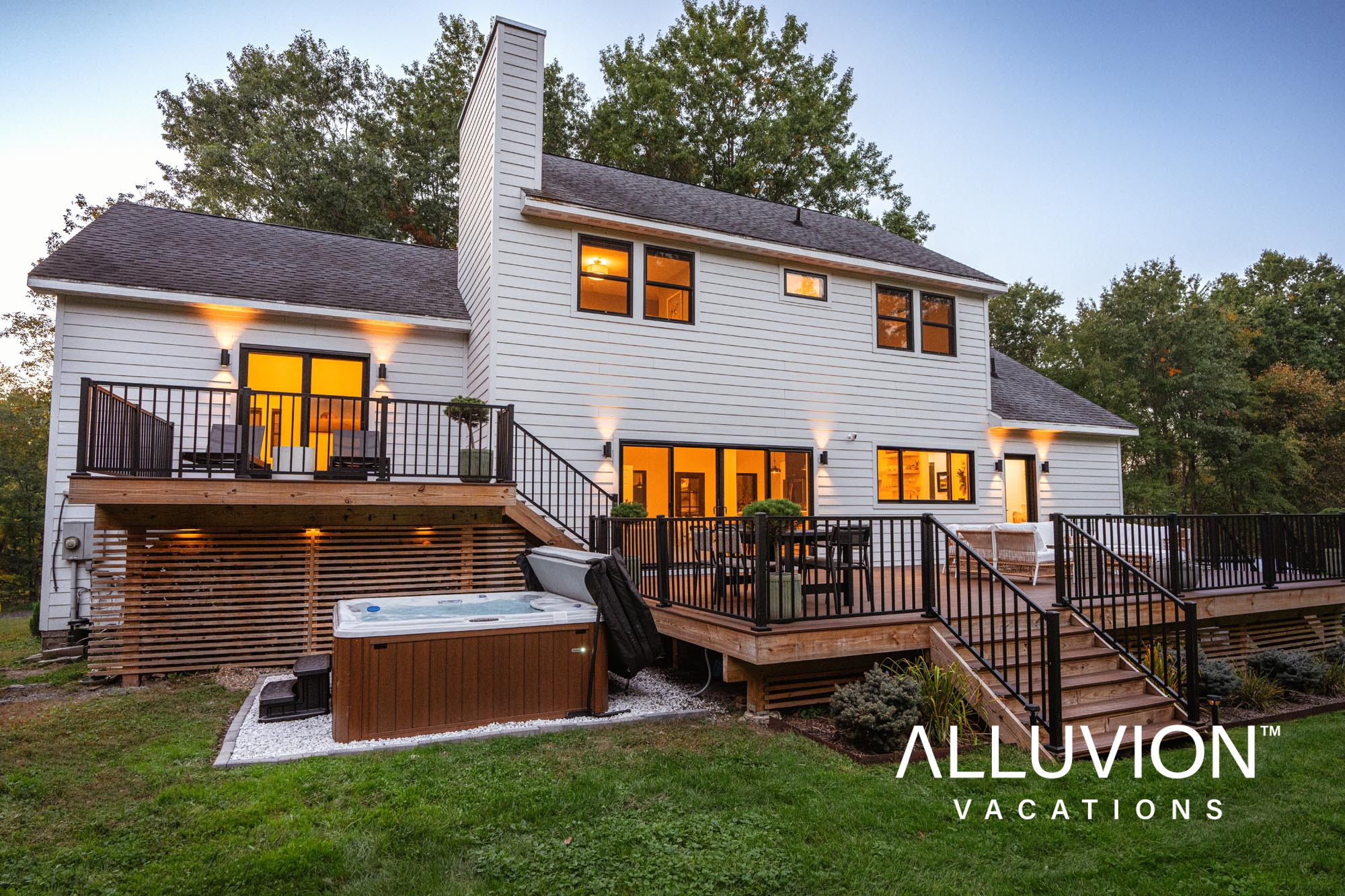 Dive into the heart of nature with exclusive Airbnbs in the Hudson Valley, handpicked by Alluvion Vacations for your spring season escape.